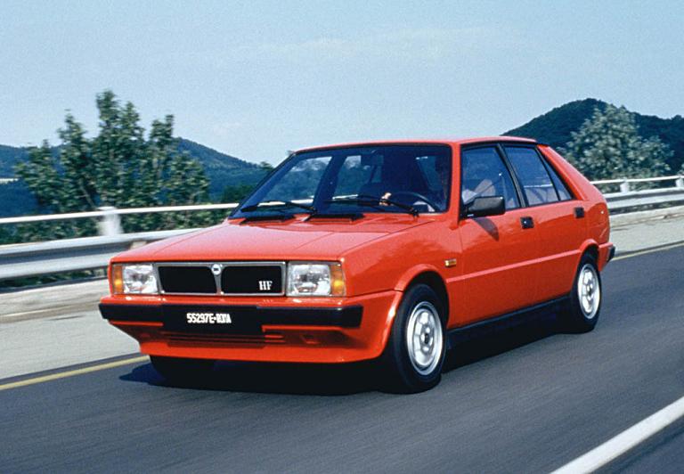 Lancia-Delta-hf-turbo002.JPG